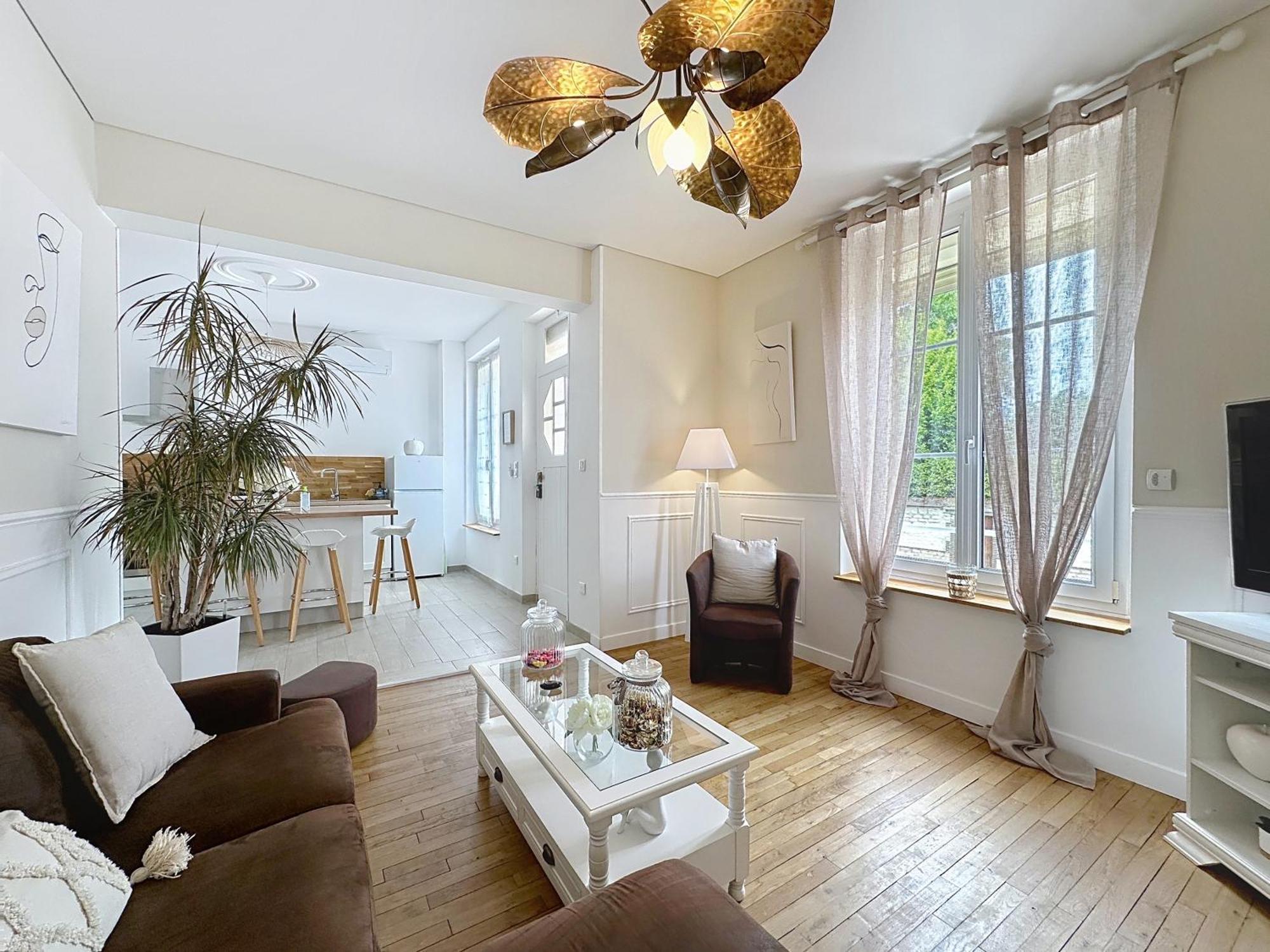 Charmante Maison 2 Chambres Avec Cour Et Jardin Sainte-Savine Esterno foto